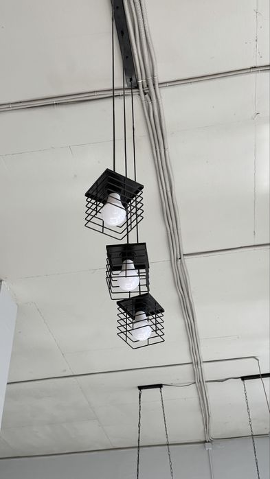 Продам люстры в офис