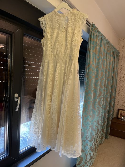 Rochie dantela superbe. Usora si purtata osongura data