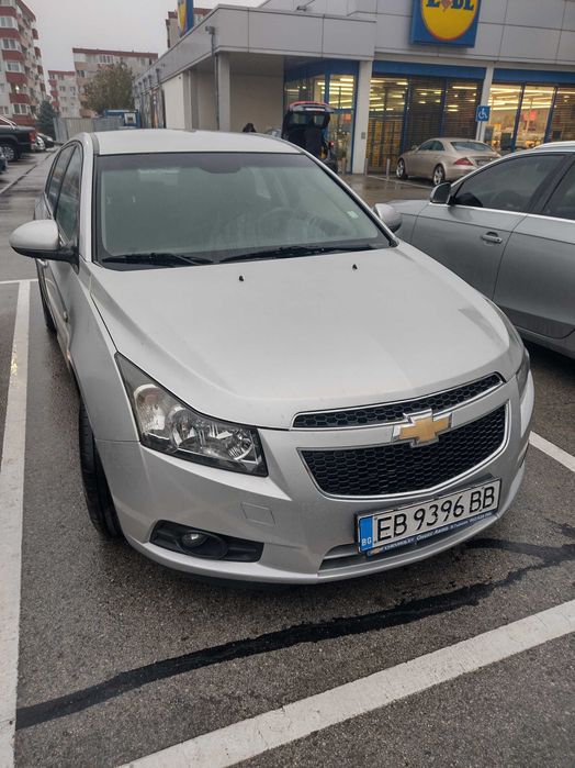 Продавам "Шевролет Круз"