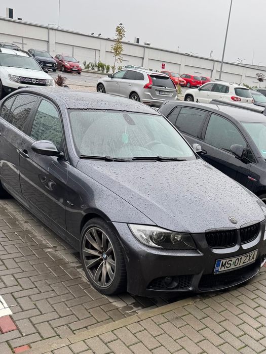 Vând BMW seria 3 E90 an 2008 2.0 L, Diesel, cu motor defect N47D20A