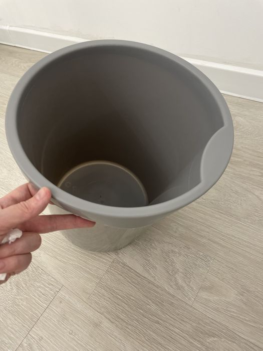 Урны пластиклвые офисные новые