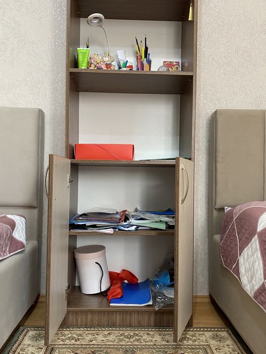 Стол и шкафчик