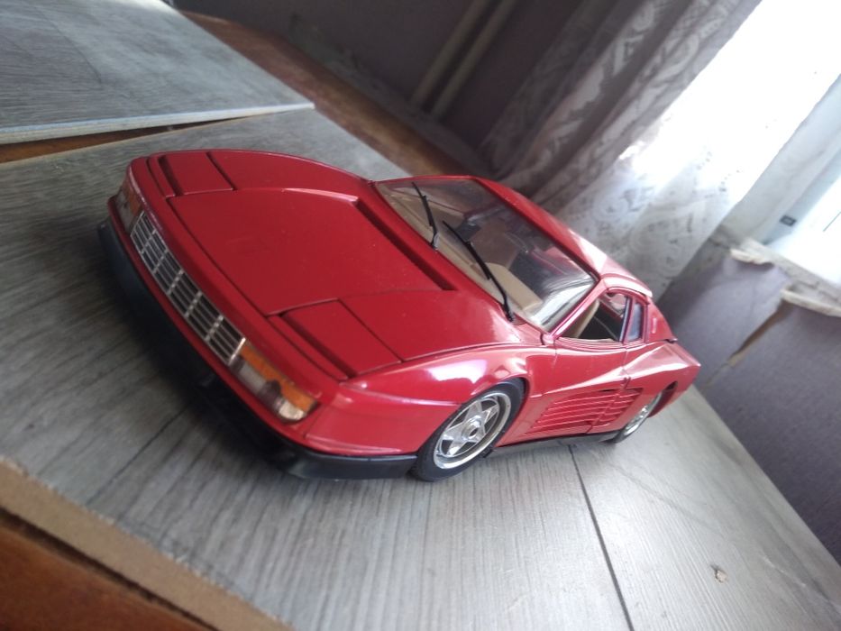 Ferrari Testarossa 1/18