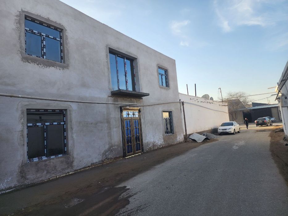 Xiva shaxri markazida yangi xovli sotiladi Gali artir kochasida