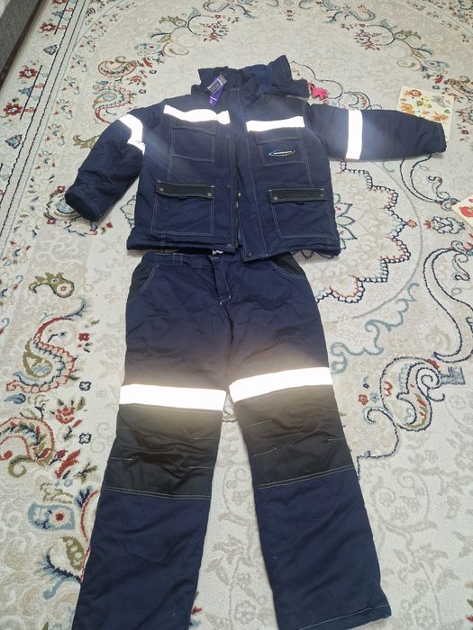 Спец одежда тёплый 52 размер. Спец обувь 42 размер летний.
