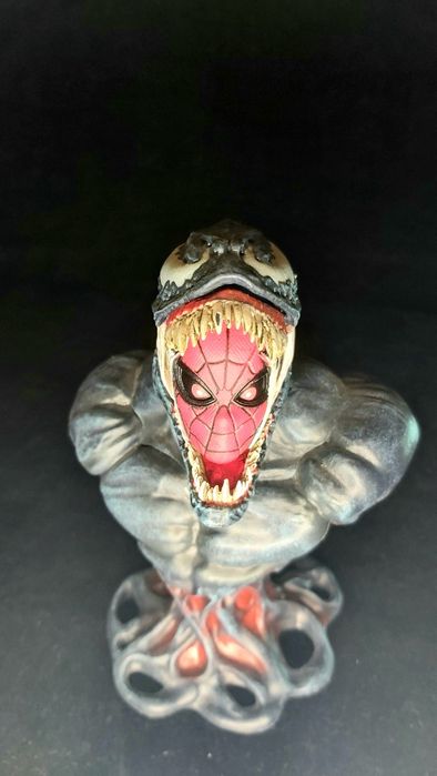 Venom vs Spider-Man Герои Марвел Статуэтка