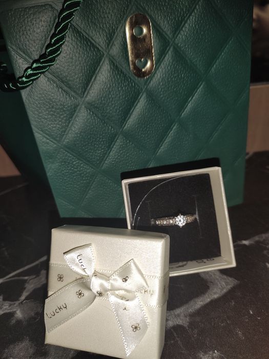 Серебро кольцо разные нежные silver. С пробой 925  подарок с упаковкой