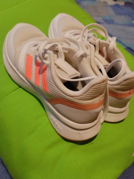 Дамски маратонки Adidas, като нови