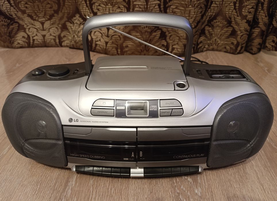 Магнитола бумбокс LG CD-583X.