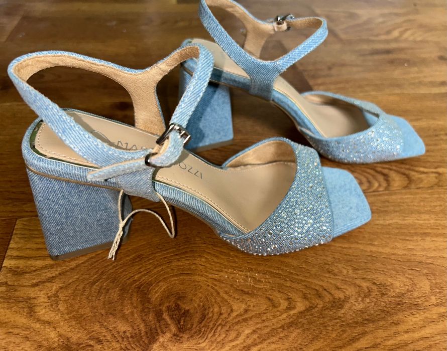 Сандалети на ток