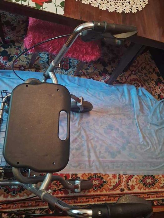 Продавам инвалидна количка