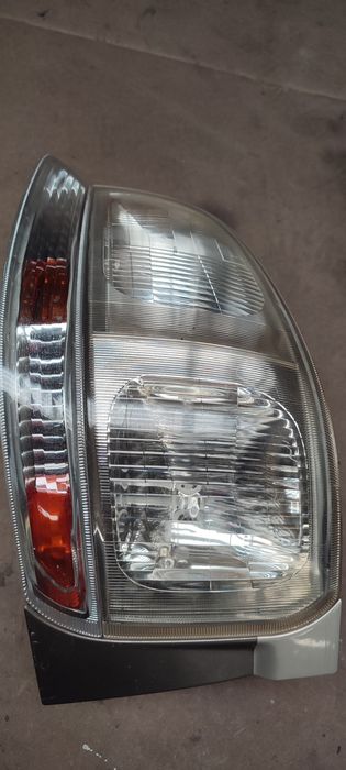 Фара передняя Toyota Hiace