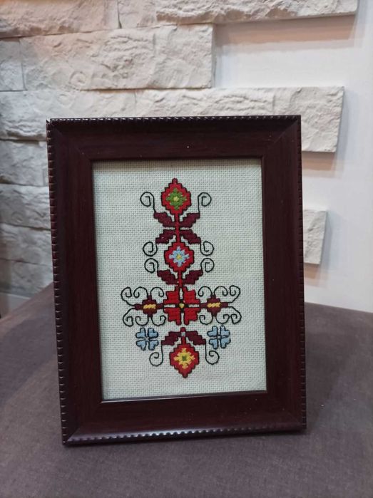 Ръчно бродирана шевица в рамка