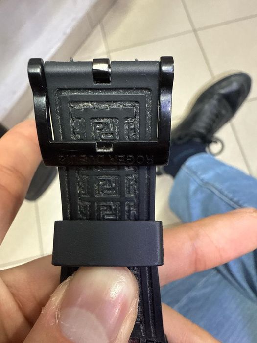 Часы оригинал требует малого ремонта