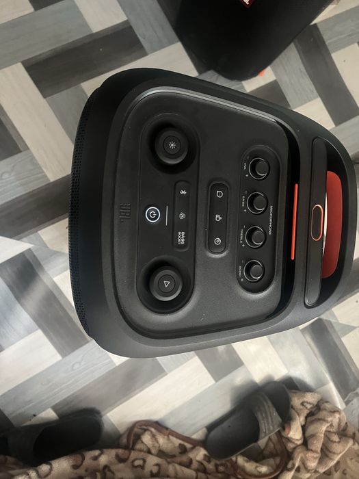 Vand boxe JBL 320 noi scoase din cutie!!