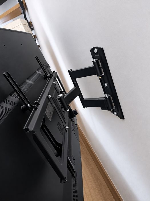 Smart TV Hitachi, diagonala 139cm, în stare bună