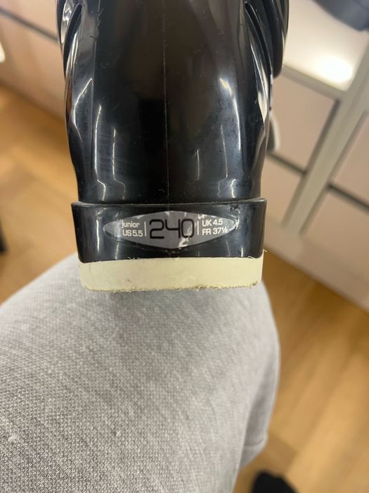 Продам лыжные ботинки Biwec