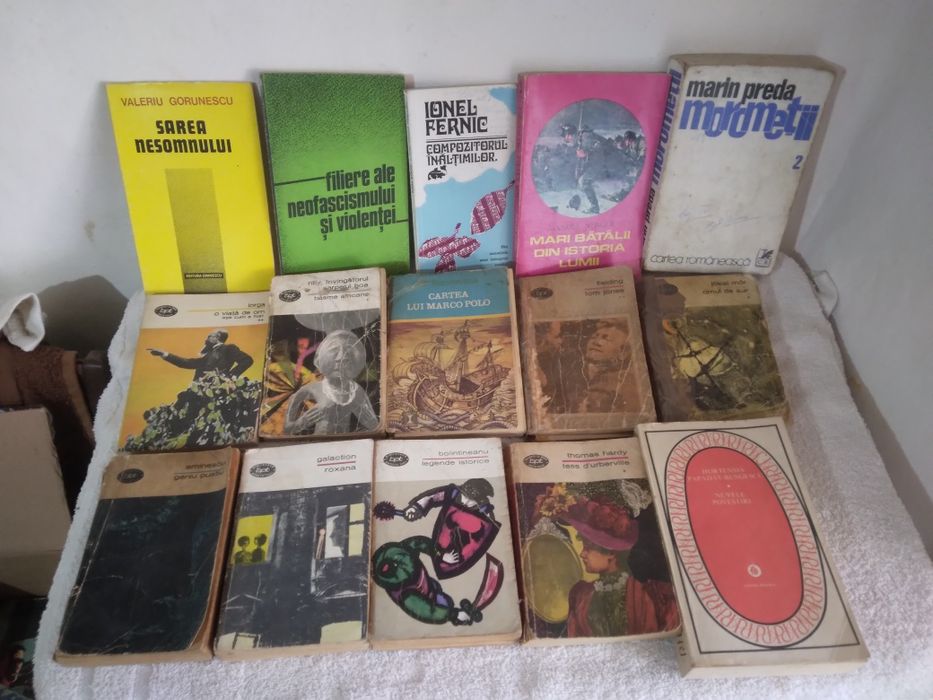 Vând cărți ieftin la 20 de lei bucata
