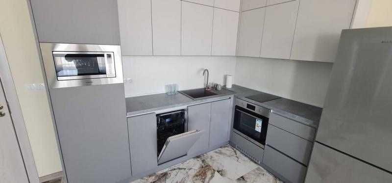 Дава се под наем Двустаен апартамент в Бургас, Славейков - 70 кв.м за 612 € - Снимка #1