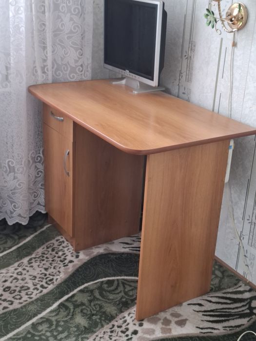 Детский письменный стол