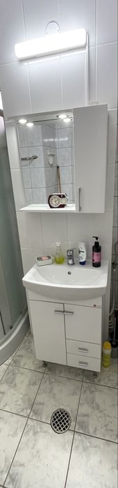 Mobilier baie – mască chiuvetă cu etajeră, stare foarte bună