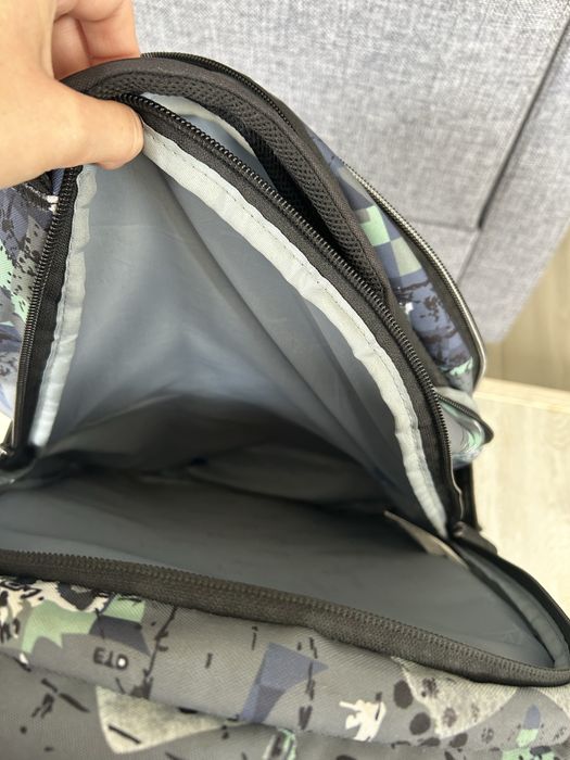 Ghiozdan pentru baieti in stare impecabila