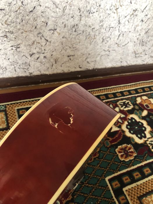 Gitara 500 ming so’m srochna