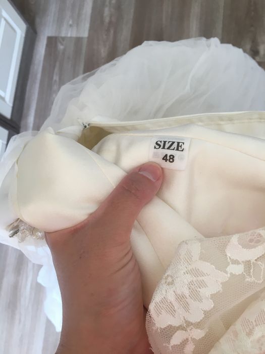 Продам свадебное платье-48 размер