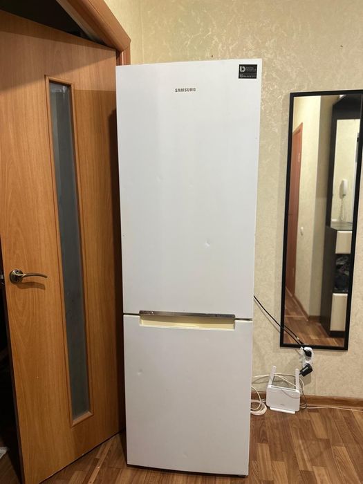 Продам Холодильник Samsung