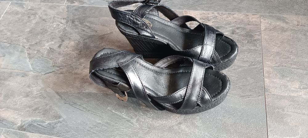 Обувки и сандали на платформа