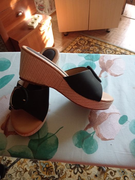 Продам женские басаножки и сандали