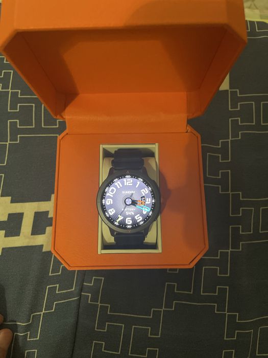 Продам часы электронные