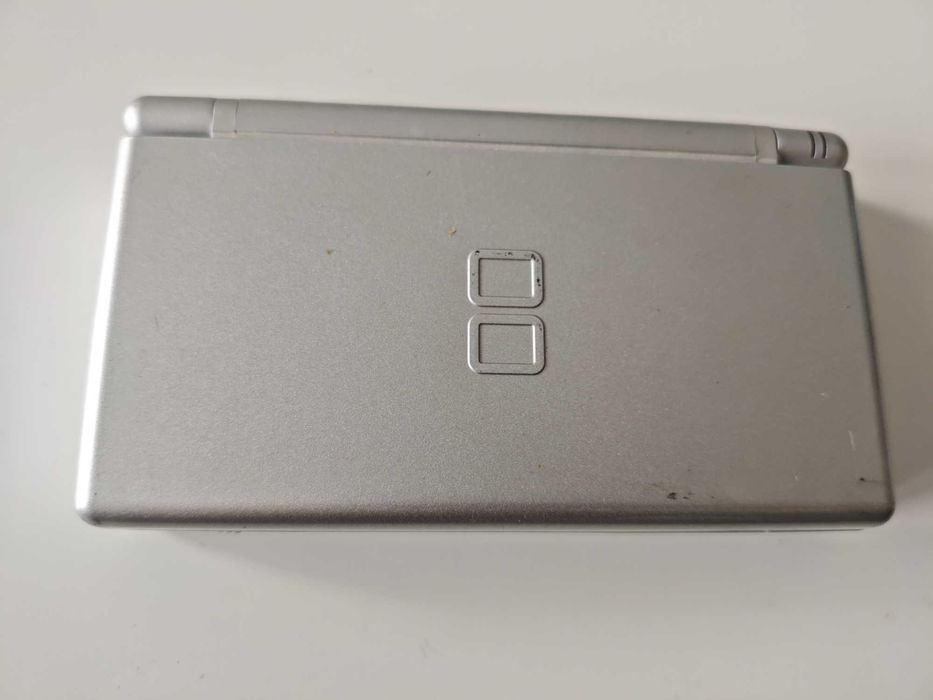 Nintendo DS Lite - качени много игри