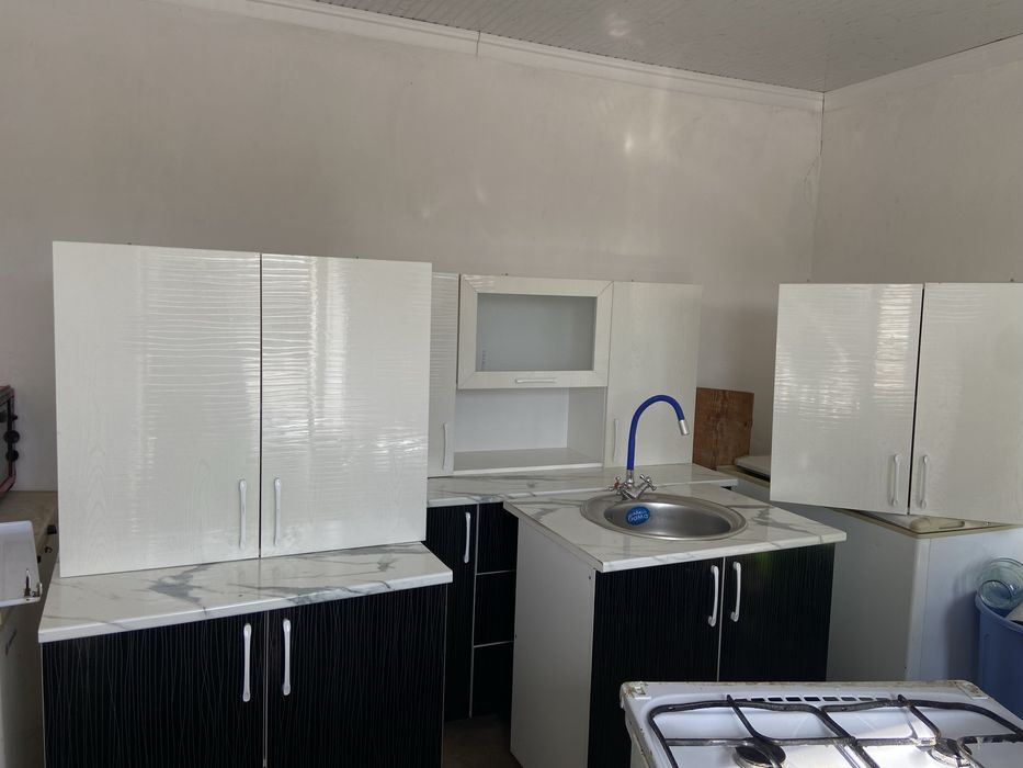 Б/у  кухный гарнитур 3 метр