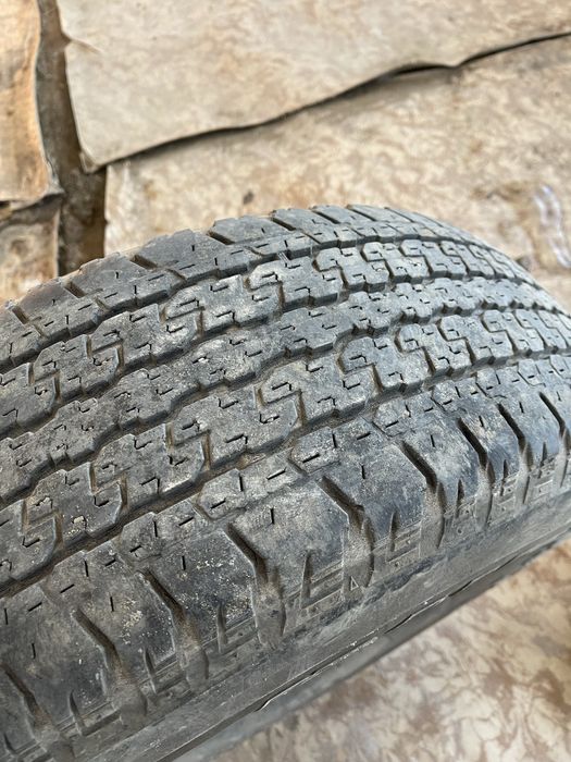 Шины летние б/у 265/65/17.
