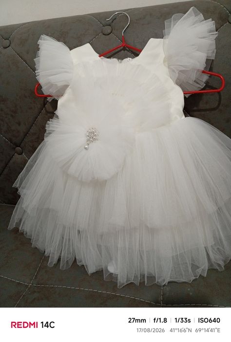 Qizaloqlar uchun bayramona oq koʻylak