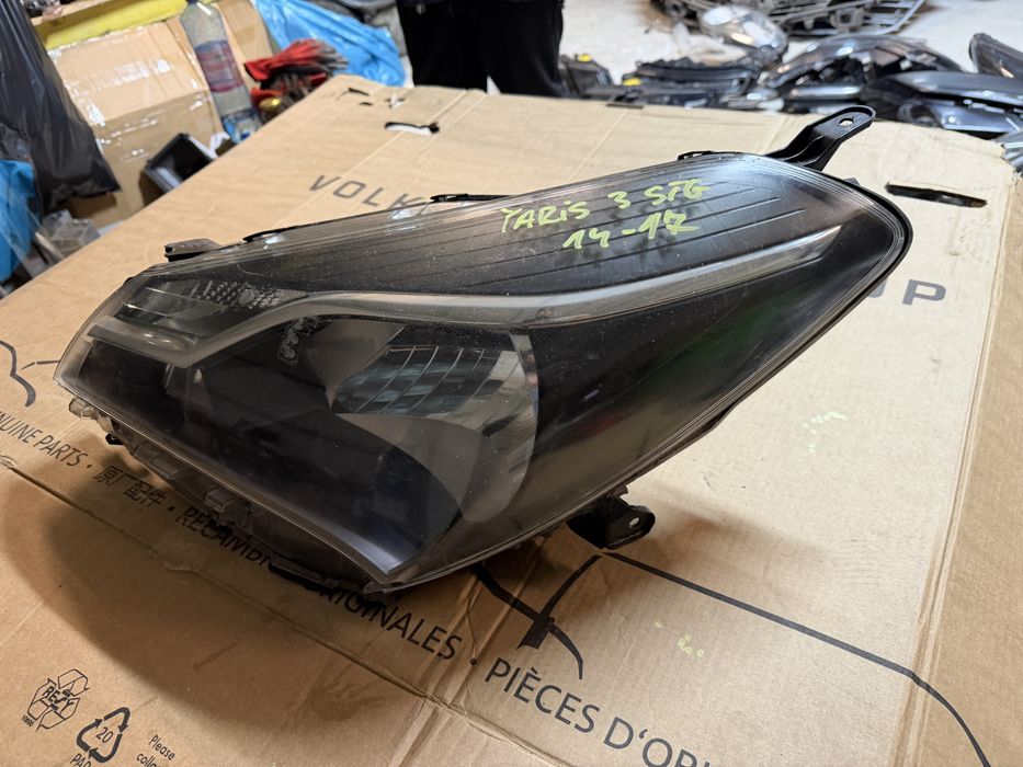 Far stanga Toyota Yaris 3 Halogen 2014/2015/2016/2017