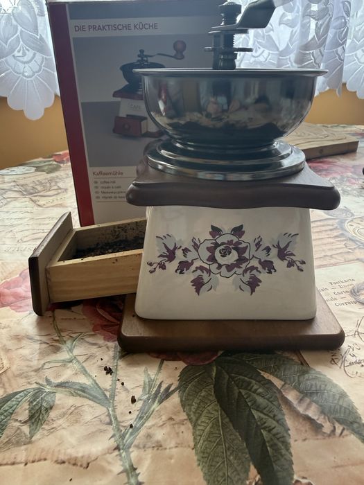 Ретро ръчна кафемелачка – нова, немско качество
