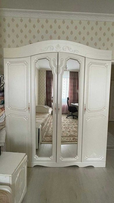 Продам 4-х дверный шкаф для одежды и кровать в отличном состоянии