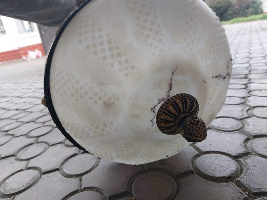 Красивая люстра .