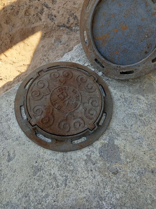 Чугунный люк новый