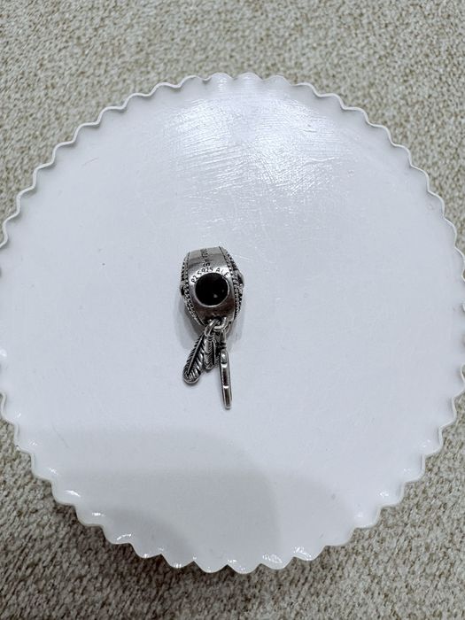 Продам оригинальный шарм Pandora
