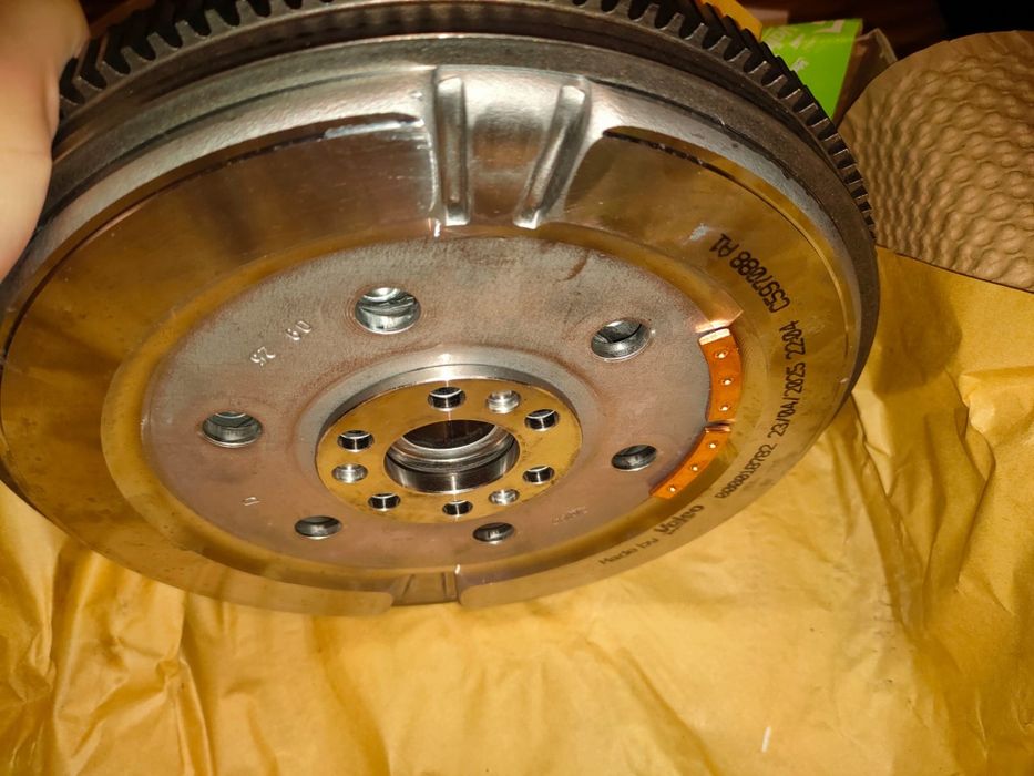 Ambreiaj cu volanta masa dubla Tiguan Passat B6 Golf 5/6  2.0 837342