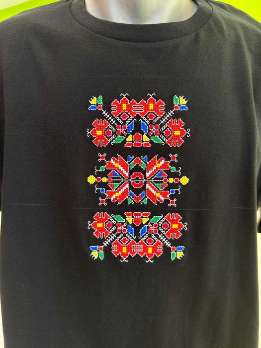 Тениска с БРОДЕРИЯ шевица