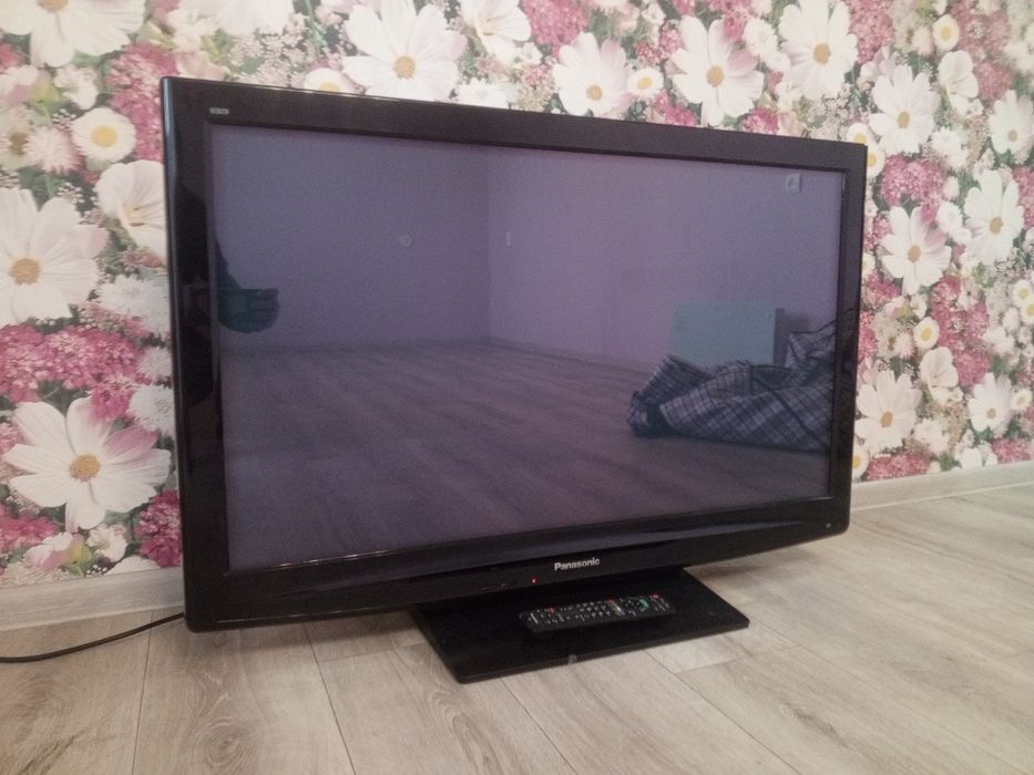 Панасоник 95 см диагональ + пульт.