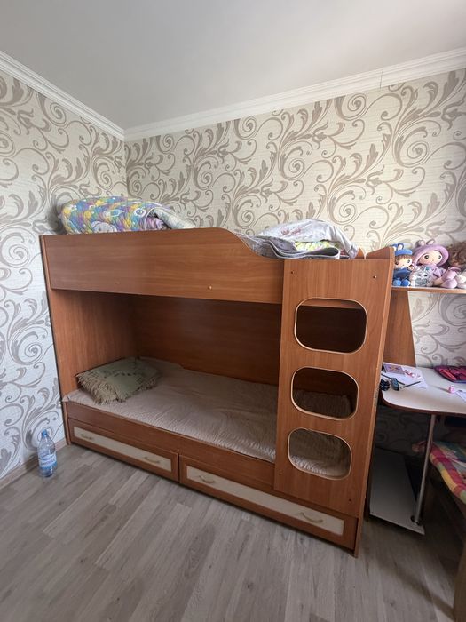Кровать двухярусный с матрасами