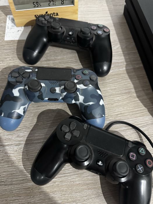 Vand PS4 Pro 1 TB