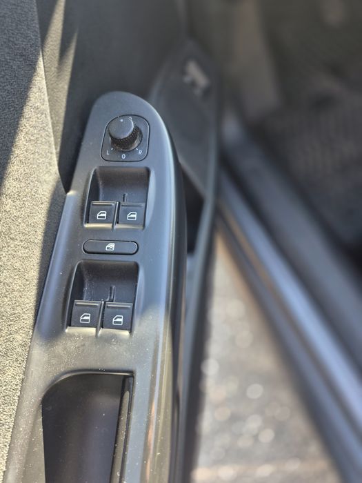 Volkswagen Passat B6 
Unic Propietar 
Toate taxele la zi
Fiscal pe loc