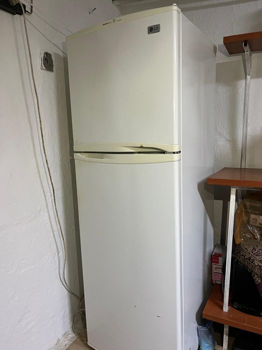 Холодильник lg продается