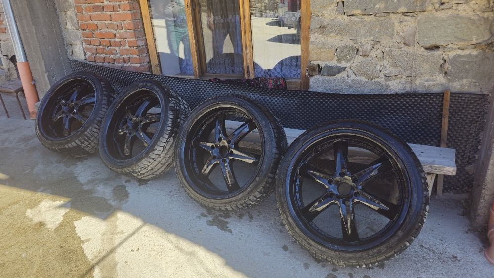 Продавам комплект  джанти с летни гуми Accelera 285/35 R22